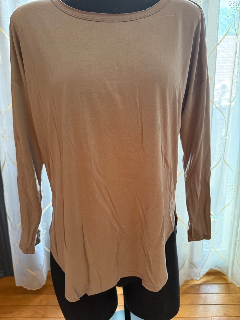bobeau Long-Sleeve Crewneck Top in Taupe